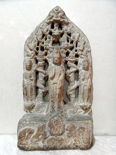 White marble stele - Tang dynasty triad (618-906)