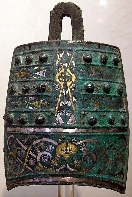 cloche en bronze  patine verte - Cloche en bronze  patine verte - Dynastie des Zhou de l’Est Priode des Royaumes Combattants -475 -221 av JC - archives