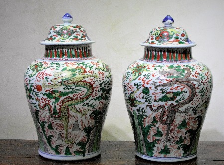 paires de potiches avec leur couvercle wucai - Paires de potiches avec leur couvercle wucai - Fin de la Dynastie Ming XVII ° sicle - porcelaines