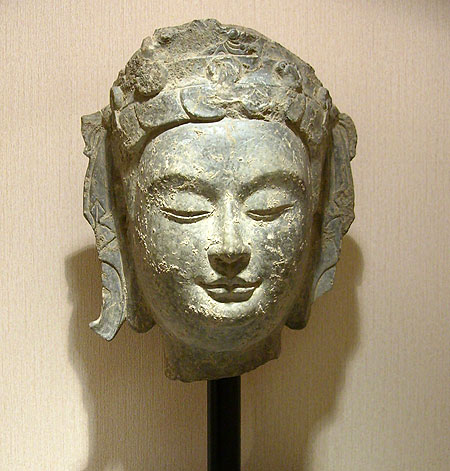 t�te de bouddha en pierre - T�te de Bouddha en pierre - Dynastie des Qi du Nord (550-577) - archives