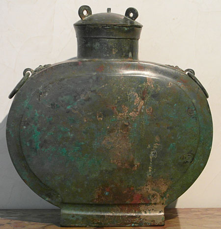 vase bian hu en bronze � patine verte et rouge - Vase Bian Hu en bronze � patine verte et rouge - d�but de la Dynastie Han (- 200 av JC) - archives
