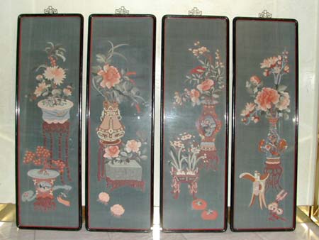 s�rie de 4 broderie en soie  kosseu - S�rie de 4 broderie en soie  Kosseu - Fin du XIX° si�cle. - archives