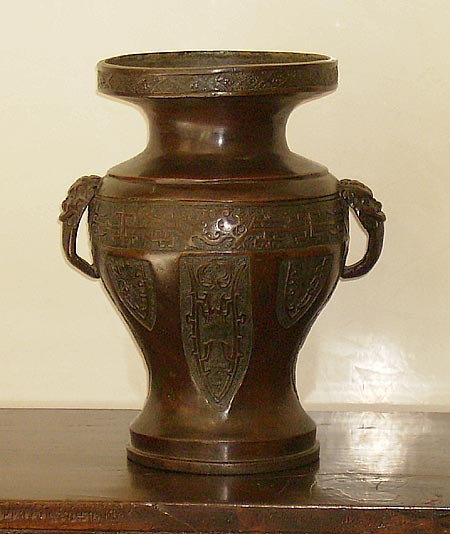 important vase en bronze  patine brune - Important vase en bronze  patine brune - Dynastie Ming XVI-XVII° s. - archives