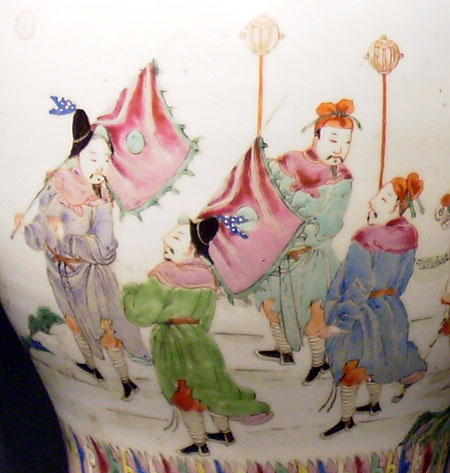 paire de potiches famille rose avec couvercles - Paire de potiches Famille Rose avec couvercles - p�riode Yongzheng (1723 - 1735) - archives