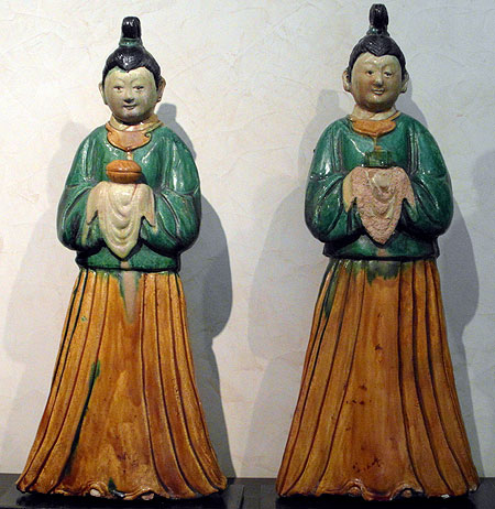 couple de serviteurs en gr�s �maill� sancai  - Couple de serviteurs en gr�s �maill� Sancai  - Dynastie Ming vers 1600 - porcelaines