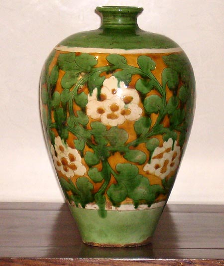 vase meiping emaill� trois couleurs sancai - Vase meiping emaill� trois couleurs sancai - Dynastie Ming XVII° s - archives