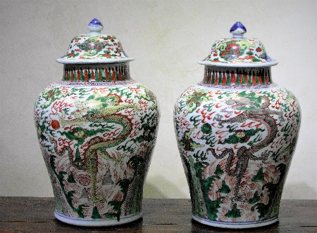 paires de potiches avec leur couvercle wucai - Paires de potiches avec leur couvercle wucai - Fin de la Dynastie Ming XVII ° si�cle - porcelaines